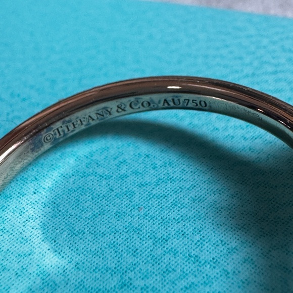 Tiffany & Co Retired and HTF Moonstone 18k RH Ring - Picture 8 of 17